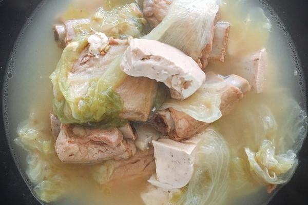 白菜豆腐排骨汤的做法